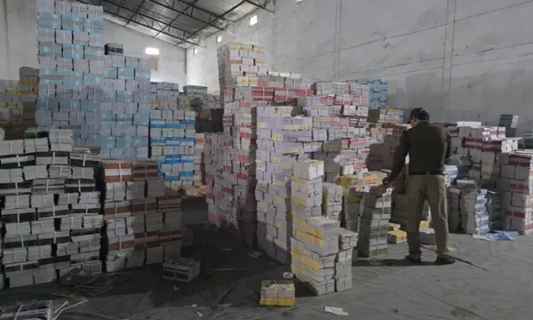 नकली किताबों