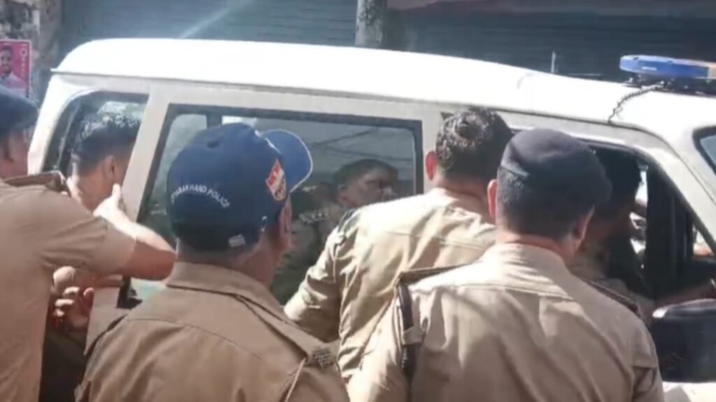 डीएवी कॉलेज में बवाल